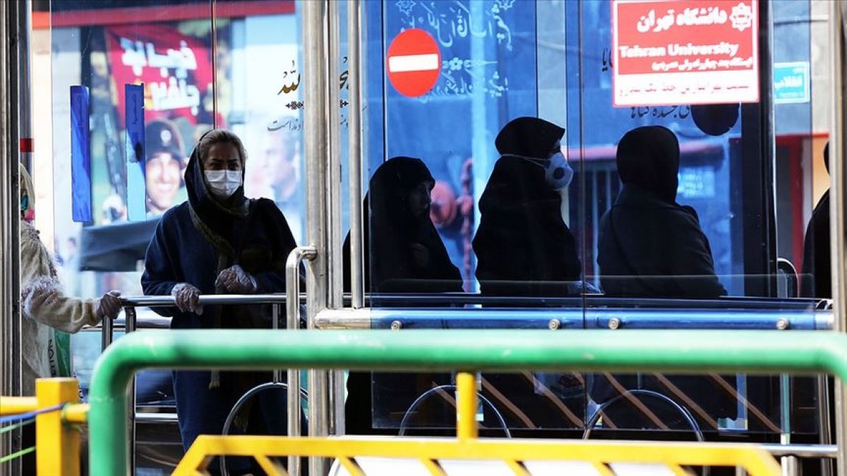 Araştırmaya göre koronavirüs havada 3 saate yaşayabiliyor