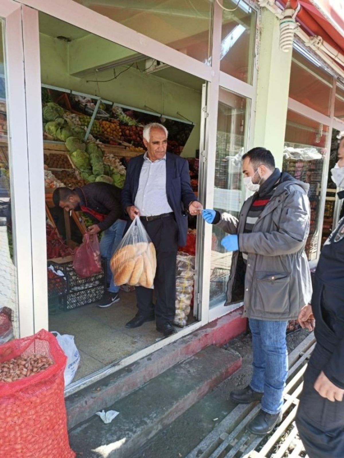 Sokağa çıkma yasağına uymayanlara para cezası uygulandı
