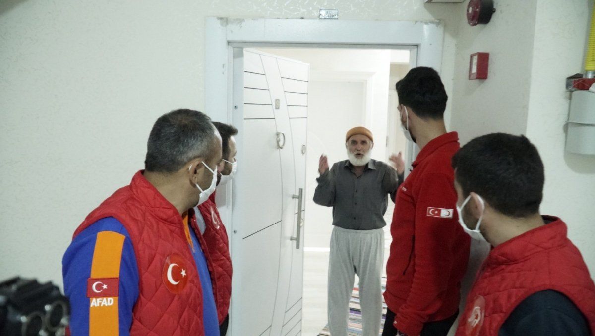 Sokağa çıkamayan Mehmet Amca'nın büryan siparişi