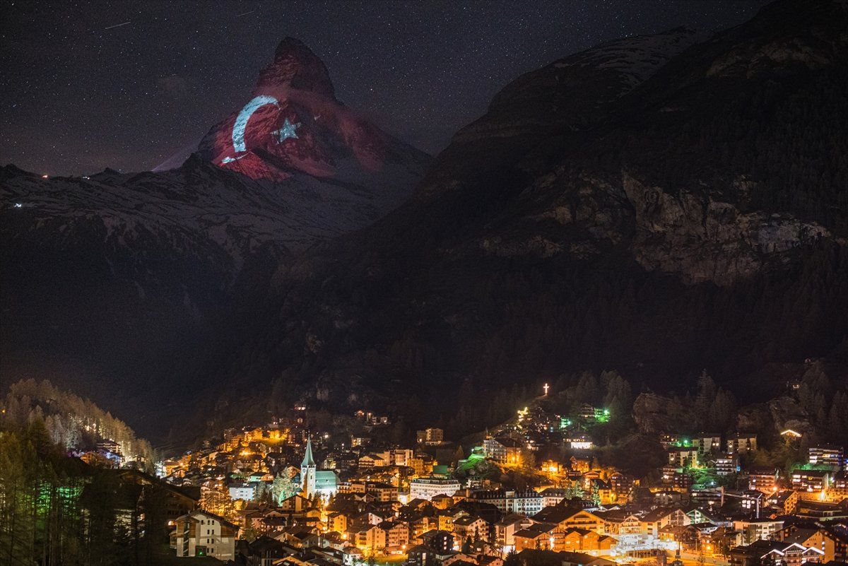 Türk bayrağı İsviçre Alpleri'nin zirvesinde