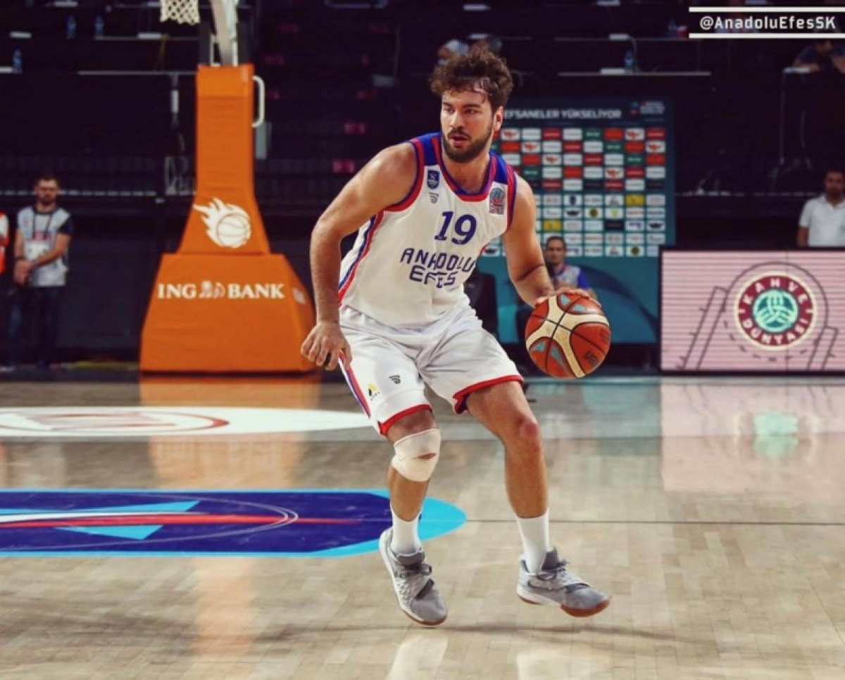 Eda Ece ve basketbolcu sevgilisi Buğrahan Tuncer ayrıldı