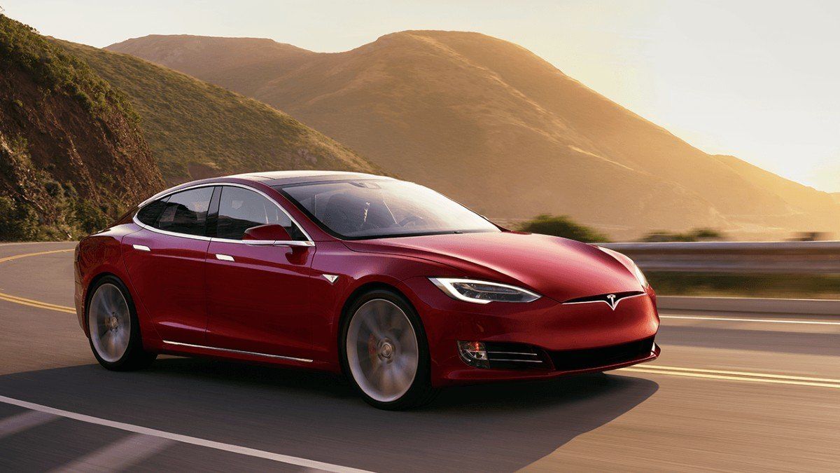 Tesla'nın araçları artık trafik ışıklarını tanıyacak
