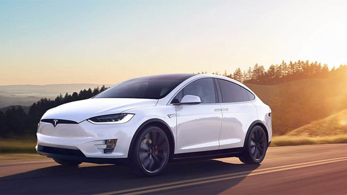 Tesla'nın araçları artık trafik ışıklarını tanıyacak