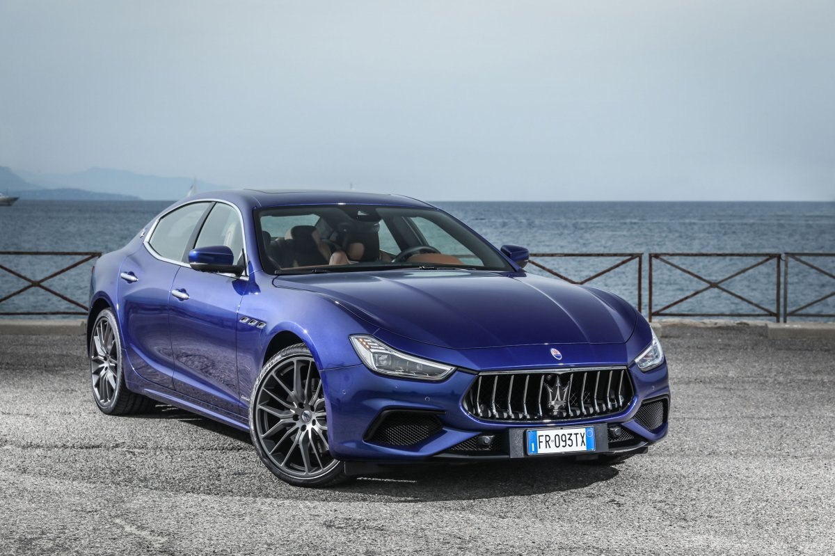 Maserati'nin ilk hibrit aracı Ghibli tanıtıldı