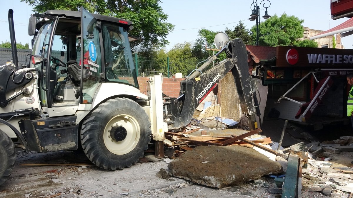 Ortaköy Kumpirciler Çarşısı'nda yıkıma başlandı
