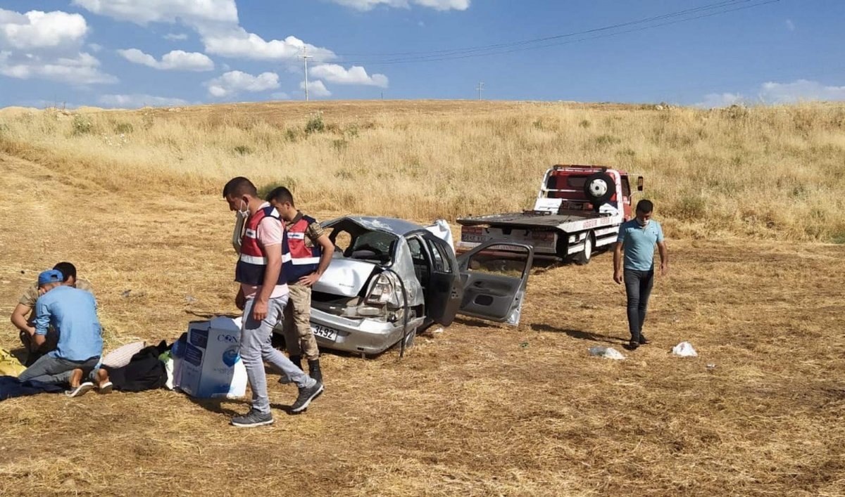 Siirt’te tarlaya uçan otomobil hurdaya döndü: 5 yaralı