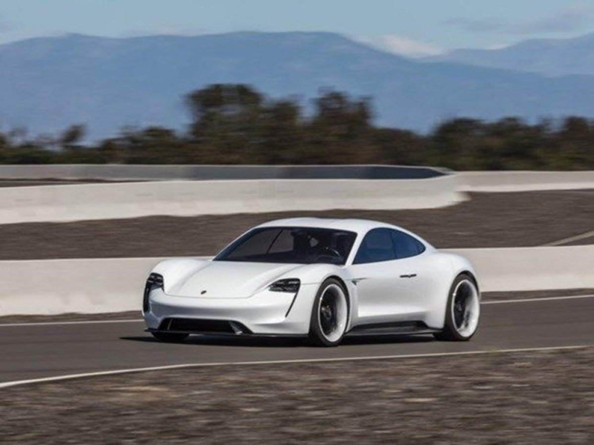 Porsche Taycan'ın ucuz versiyonu tanıtıldı