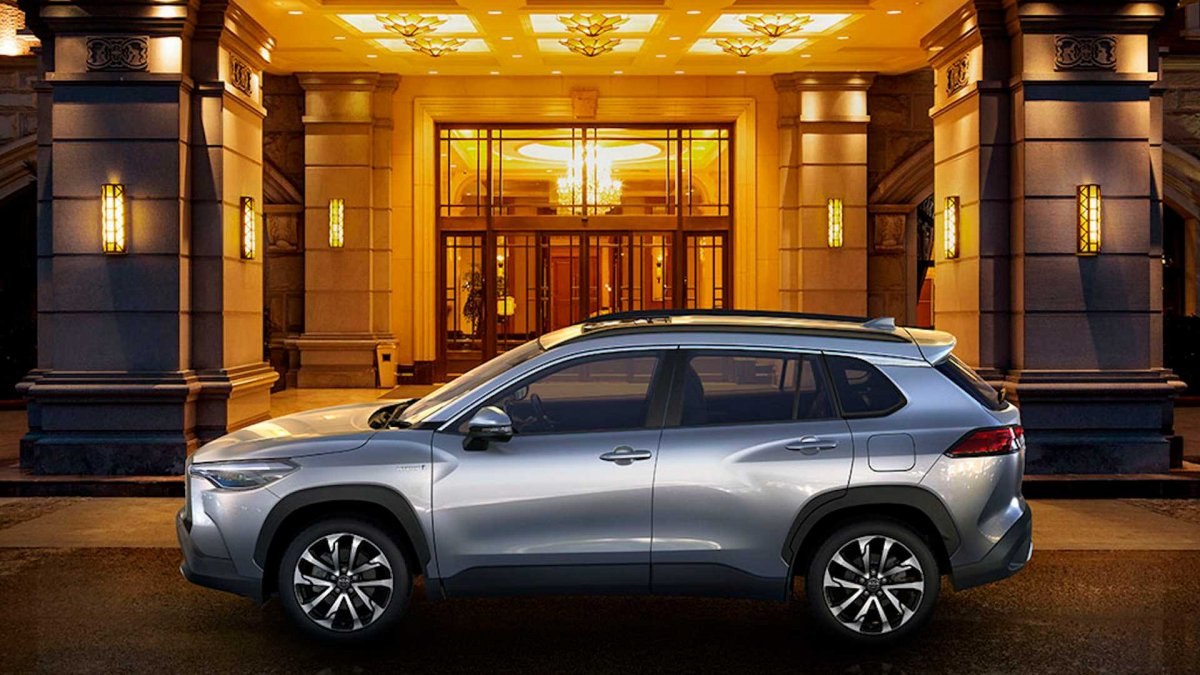 Toyota Corolla'nın SUV versiyonu Corolla Cross tanıtıldı