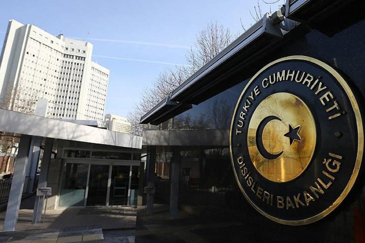 Dışişleri Bakanlığından Türk bayrağını yakanlara kınama