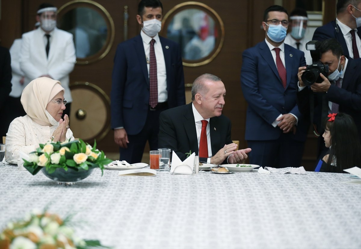 15 Temmuz şehitlerinin yakınları Erdoğan'la buluştu