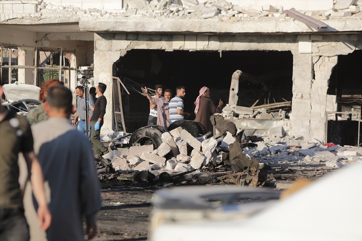 Azez'de bomba yüklü araç patladı: 7 ölü, 100 yaralı