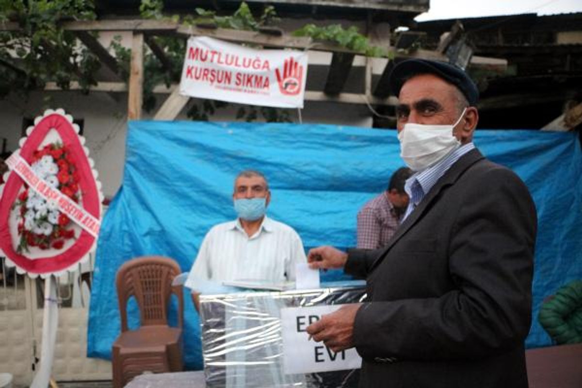 Tokat'ta oğlunu evlendiren babadan anlamlı pankart