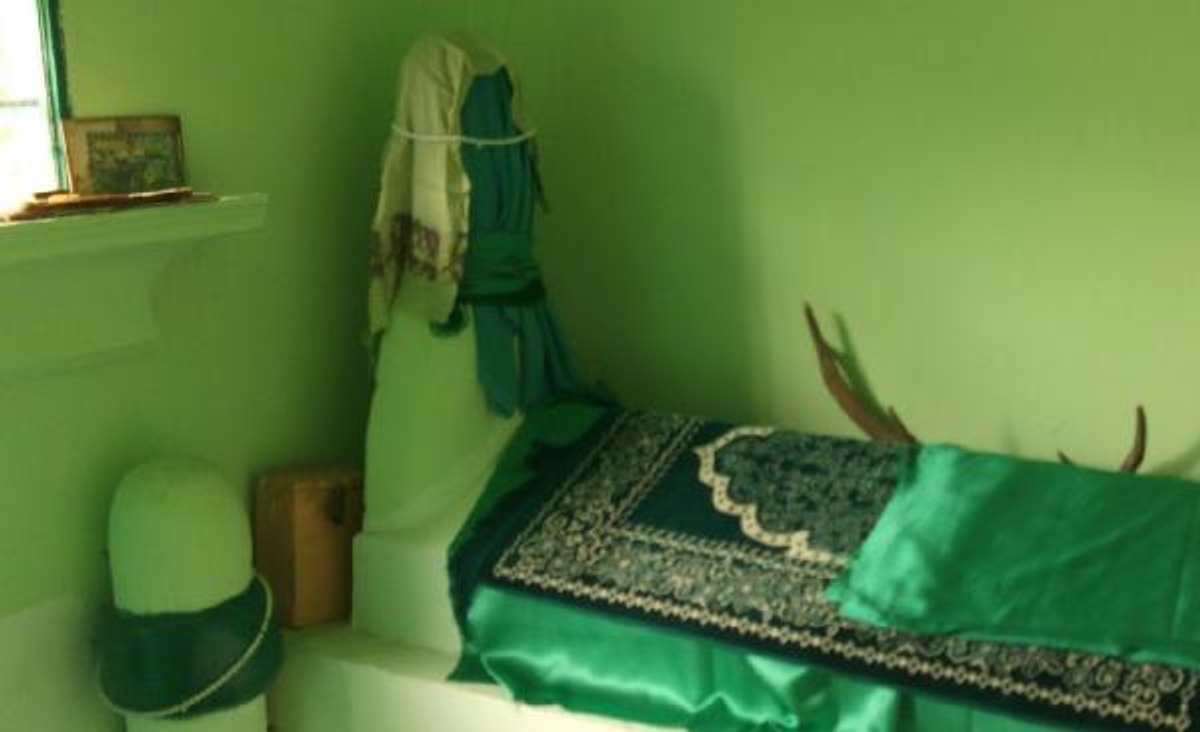 Çorum'da yola engel asırlık türbe kaldırıldı