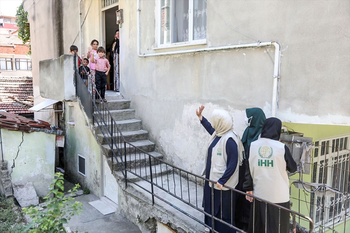İHH'dan yetim ve muhtaç çocuklara bayramlık