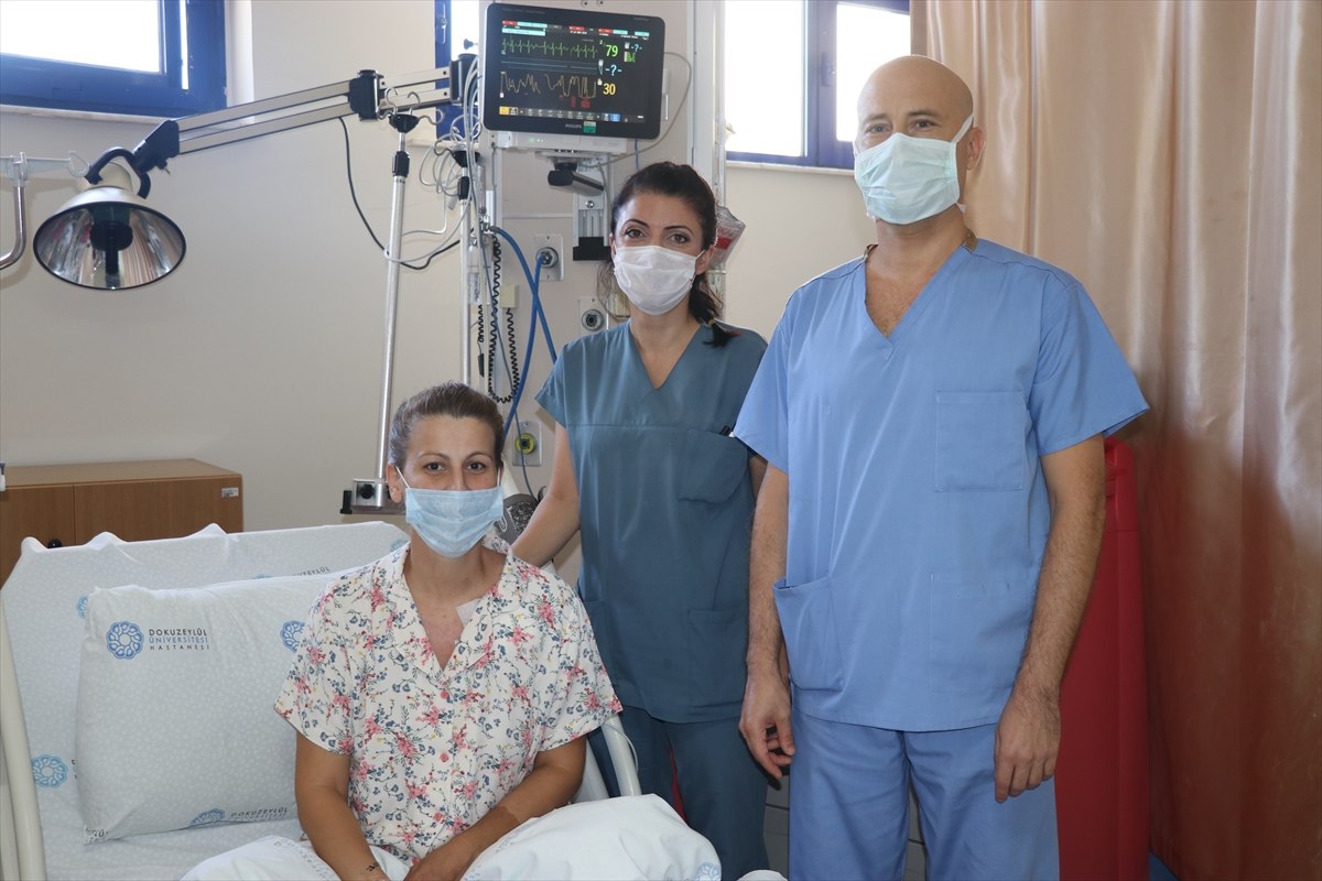 İzmir'de kalbi 127 kez duran hasta, hayata tutundu