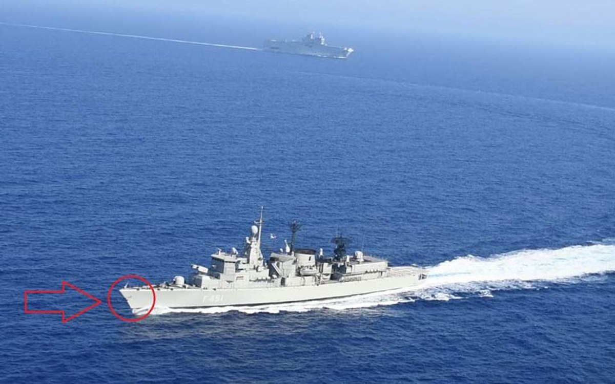 Oruç Reis'i engellemek isteyen Yunan gemisi hasar aldı