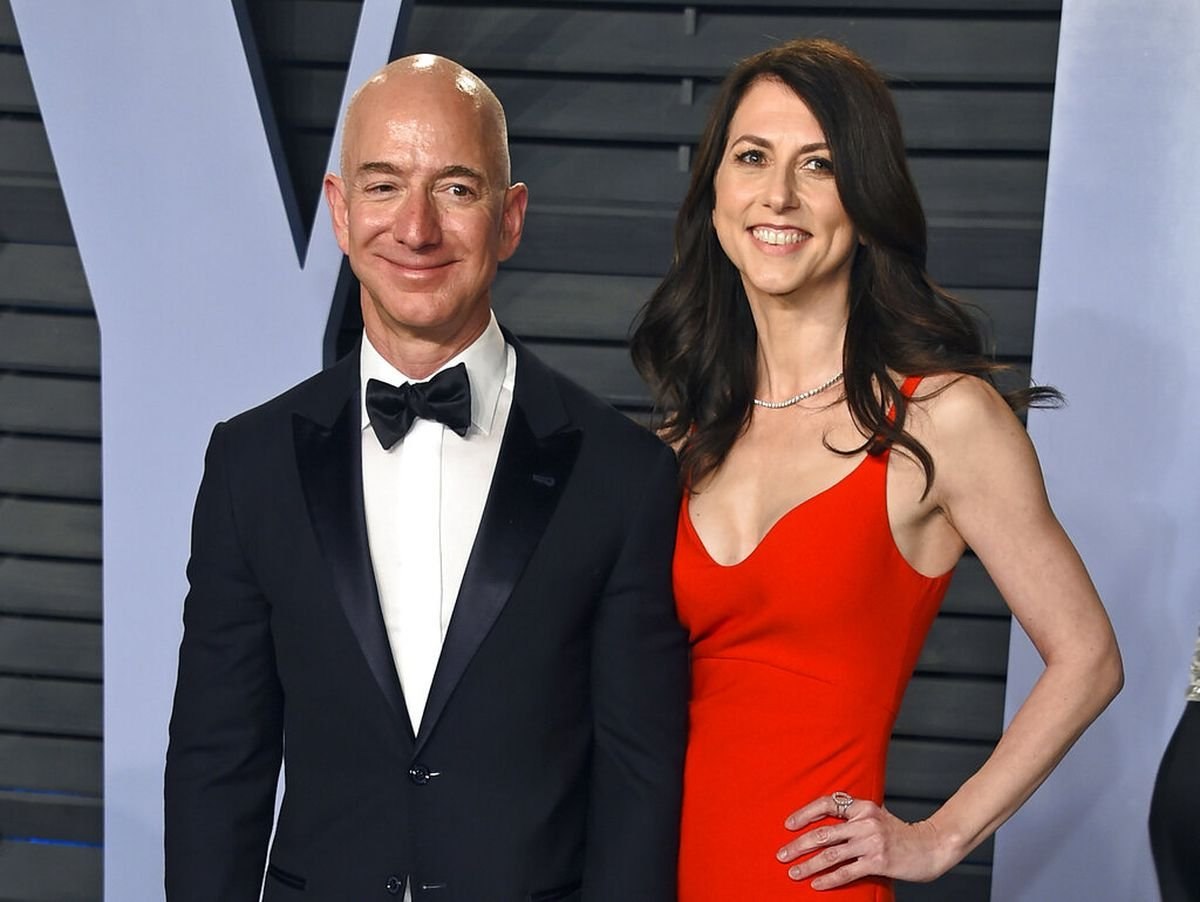 Jeff Bezos'un eski eşi Mackenzie Scott, dünyanın en zengin kadını oldu