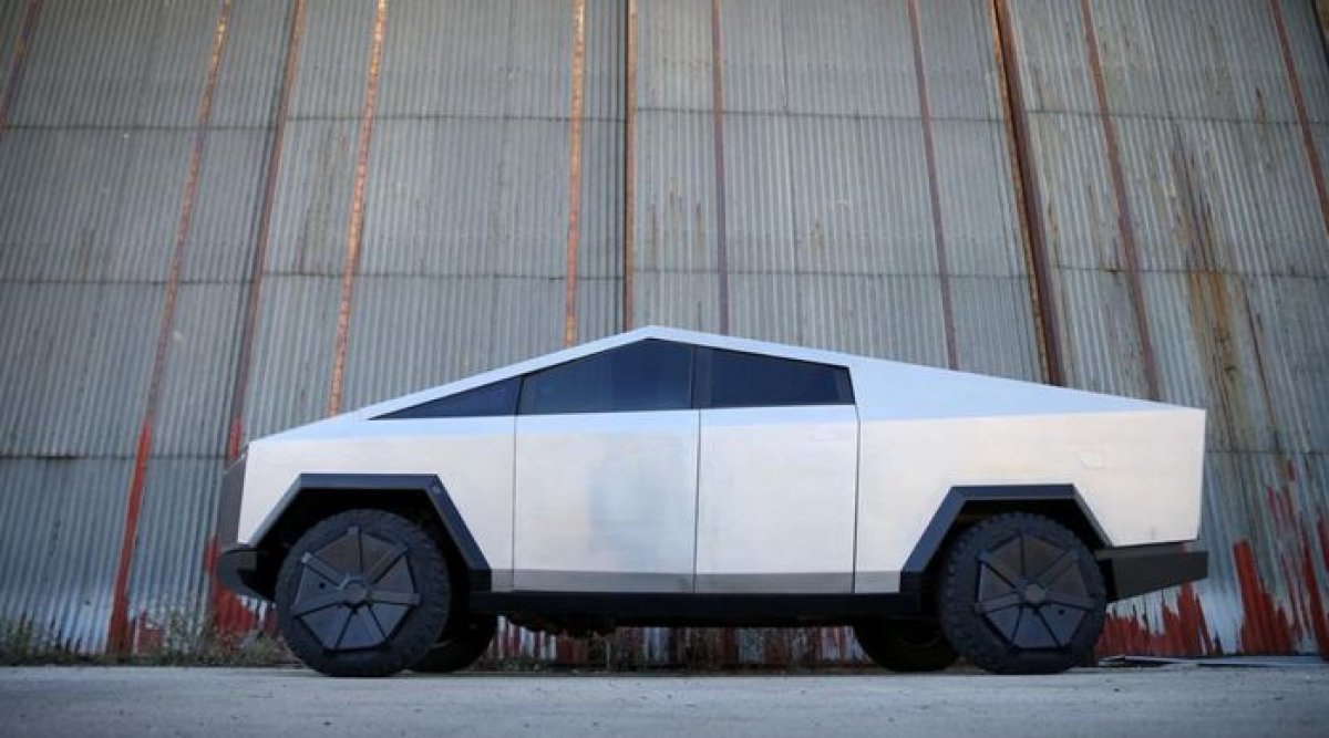 Tesla'nın merak uyandıran elektrikli aracı Cybertruck'a Balkanlar'dan rakip geldi