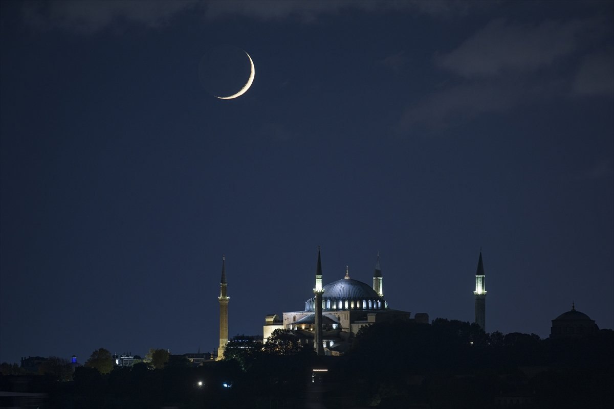 Ayasofya Camisi'nde hilal manzarası