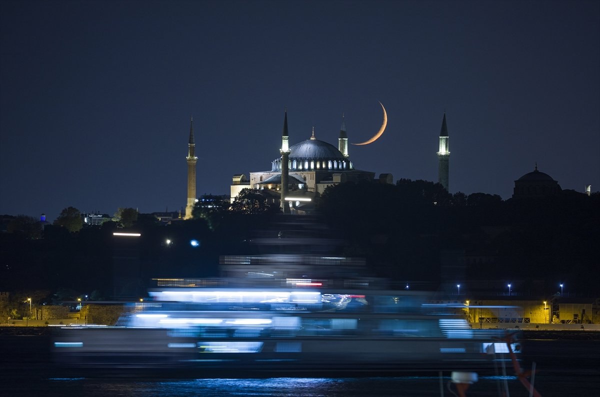 Ayasofya Camisi'nde hilal manzarası