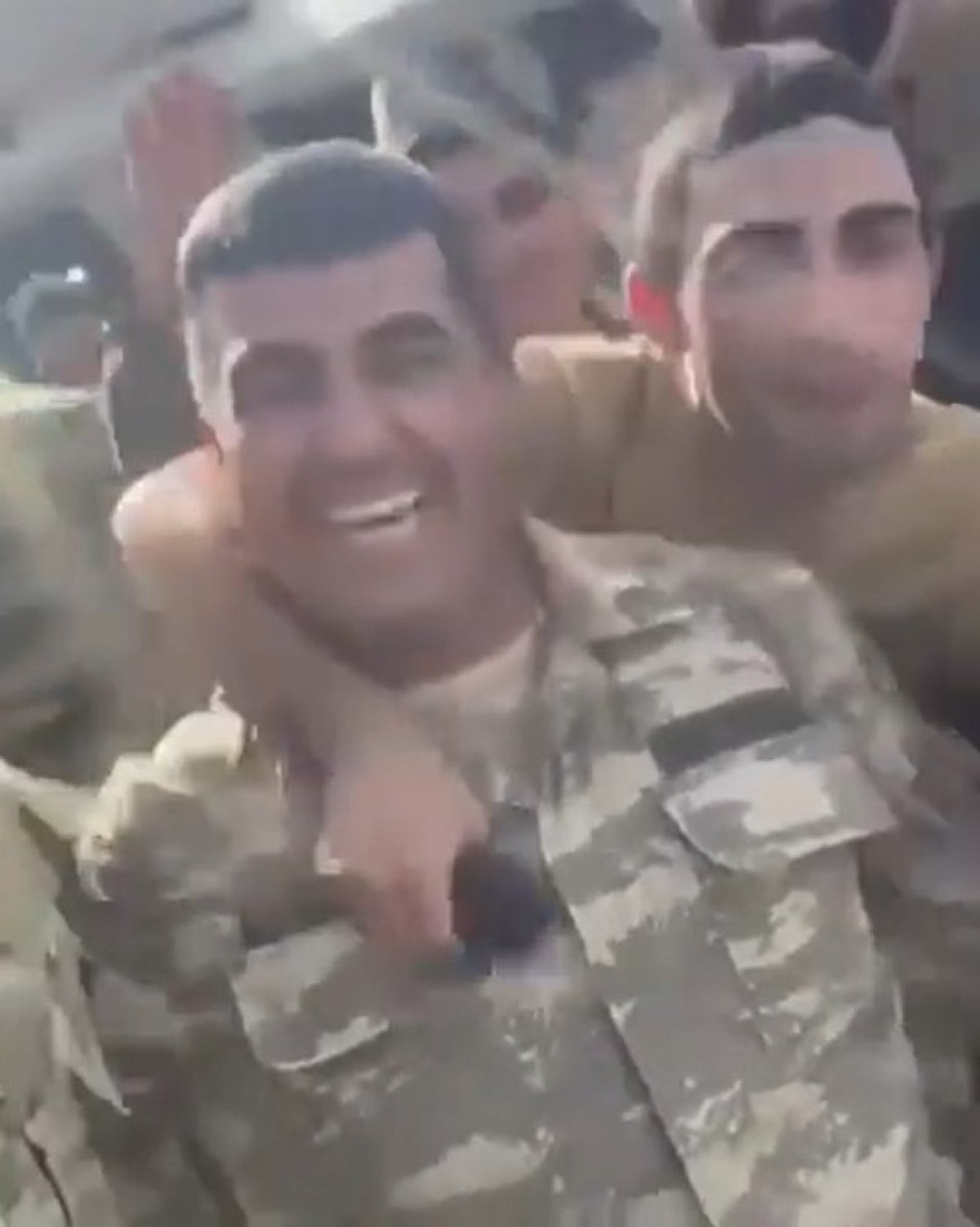 Azerbaycan askerlerinin keyifleri yerinde