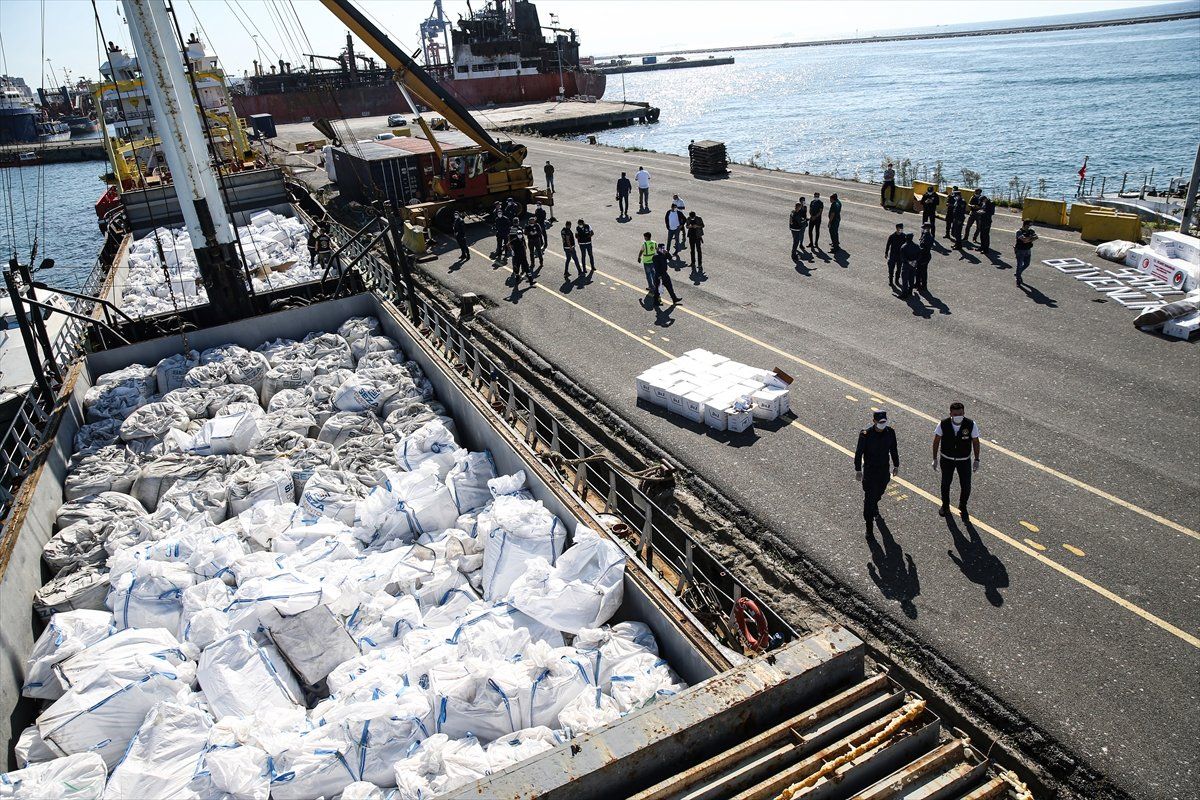 Zeytinburnu açıklarındaki yabancı bandıralı gemiye operasyon