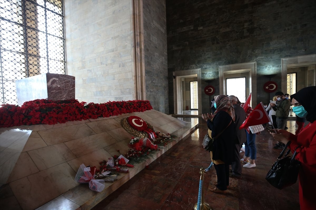 29 Ekim Cumhuriyet Bayramı coşkusu Anıtkabir'de yaşandı