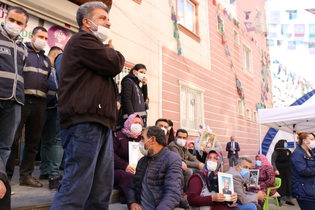 Evlat nöbetindeki aileler, çocuklarına domuz eti yedirildiğini öğrenince sinir krizi geçirdi