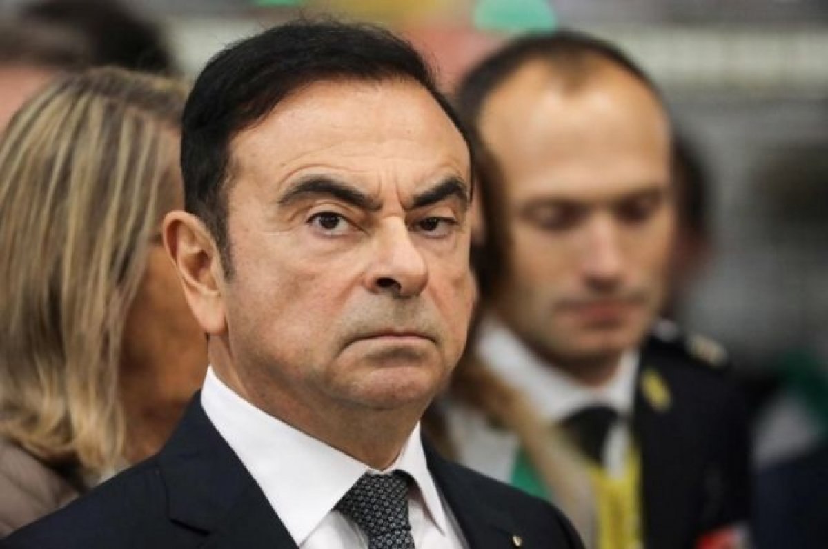 Kaçak eski Nissan CEO'su Carlos Ghosn, Nissan'ı topa tuttu