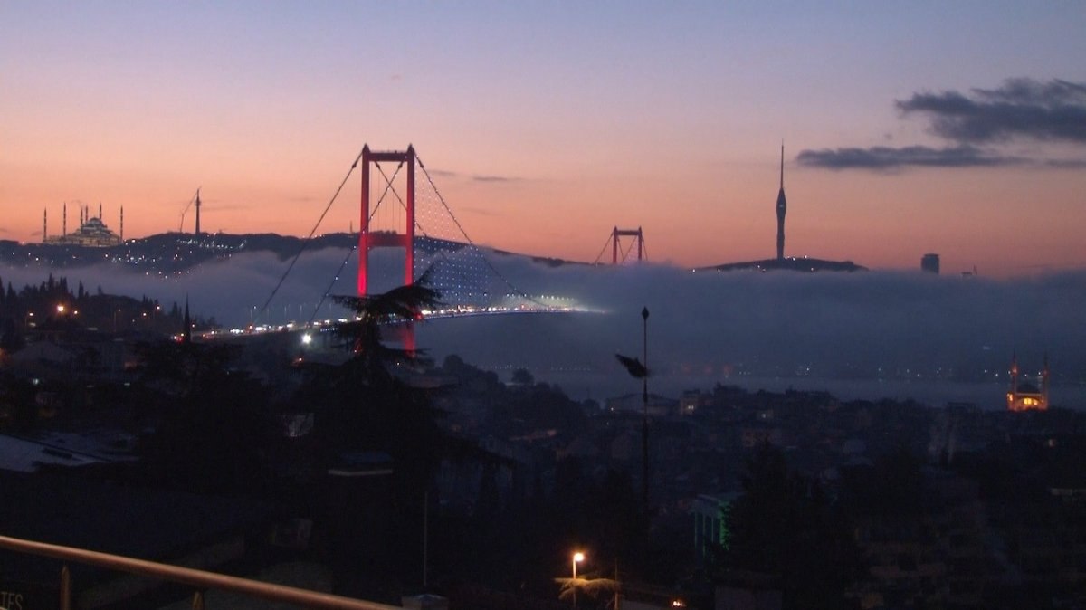 İstanbul sise büründü, kartpostallık görüntüler oluştu