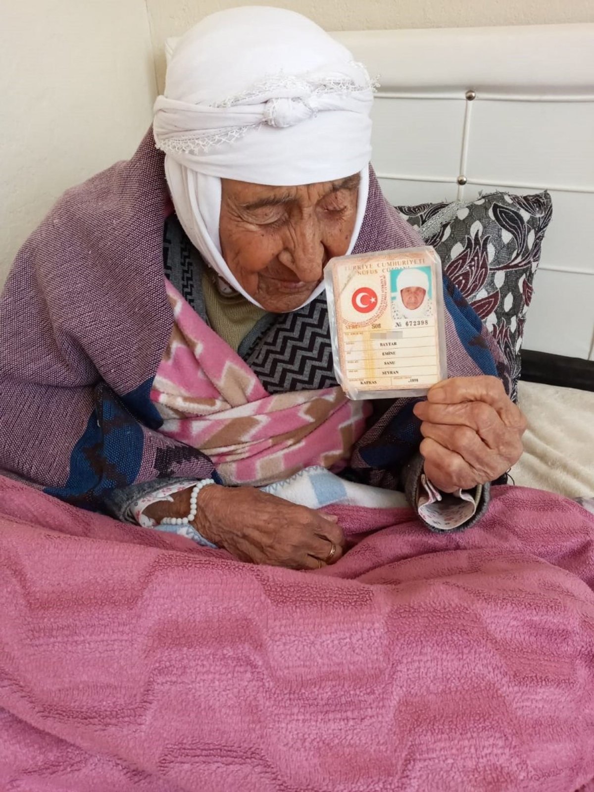 Van'da yaşayan Türkiye’nin en yaşlı kadını hayatını kaybetti