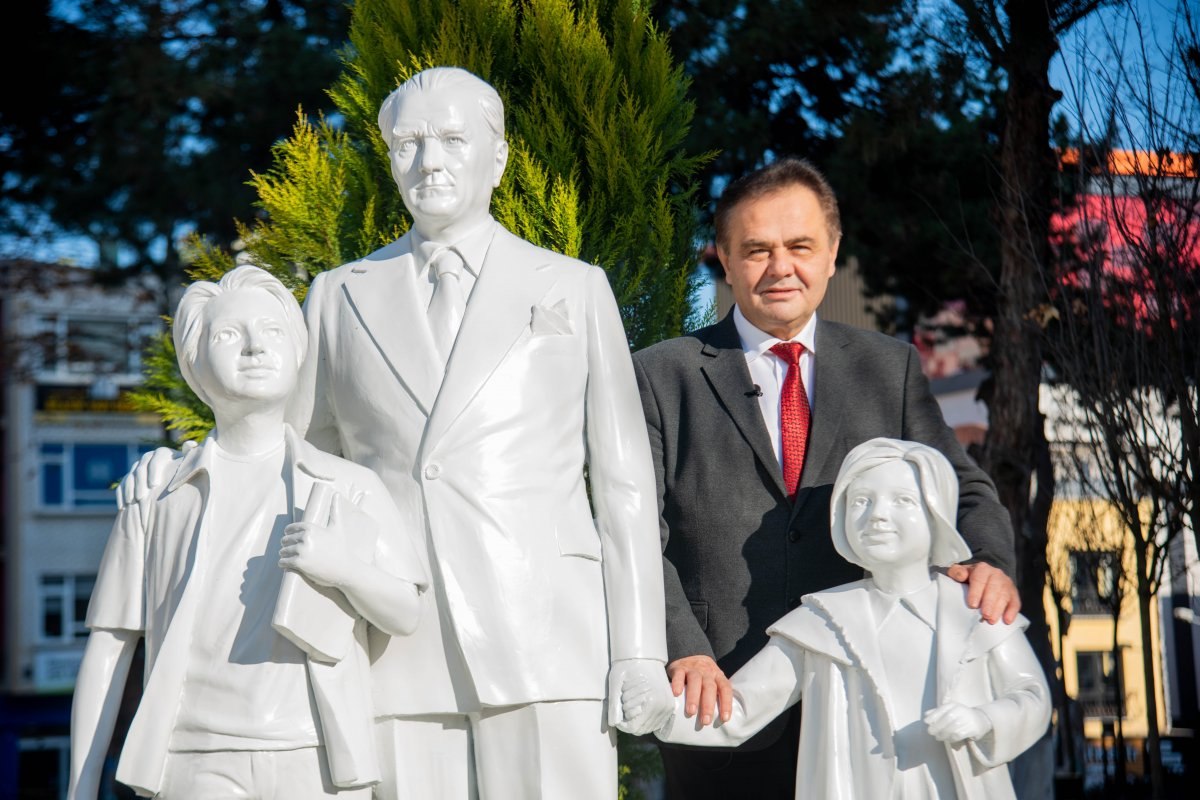Bilecik'e 'Mustafa Kemal Atatürk ve Çocuklar' heykeli
