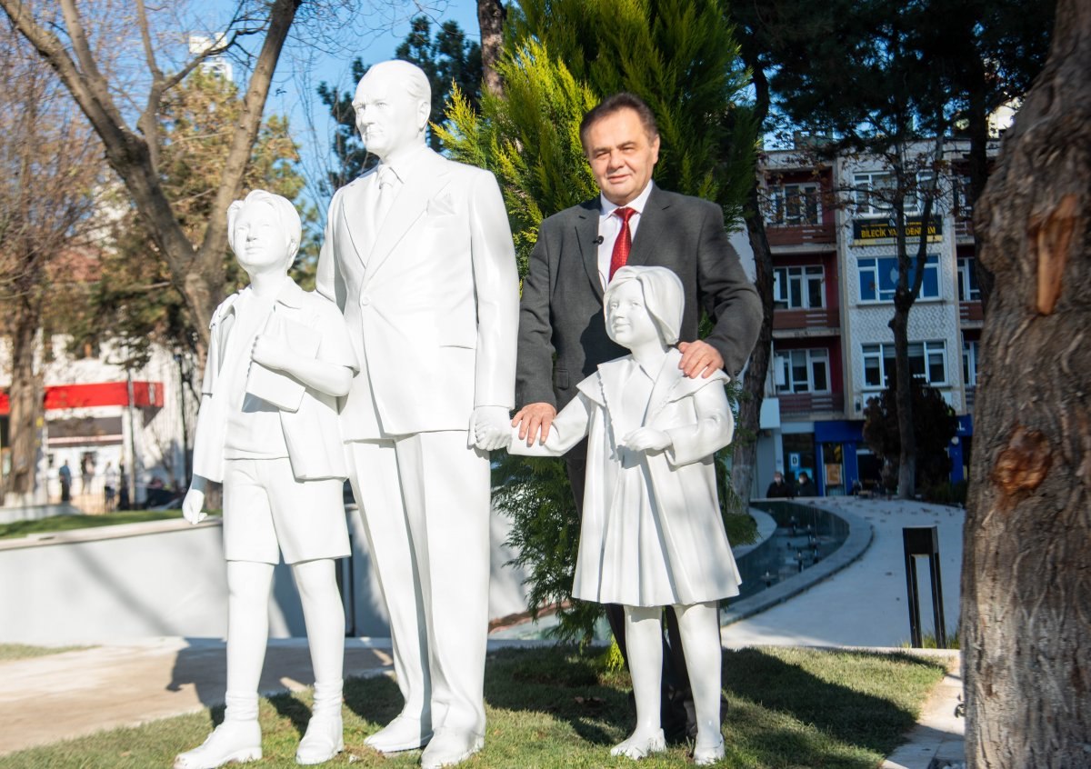 Bilecik'e 'Mustafa Kemal Atatürk ve Çocuklar' heykeli