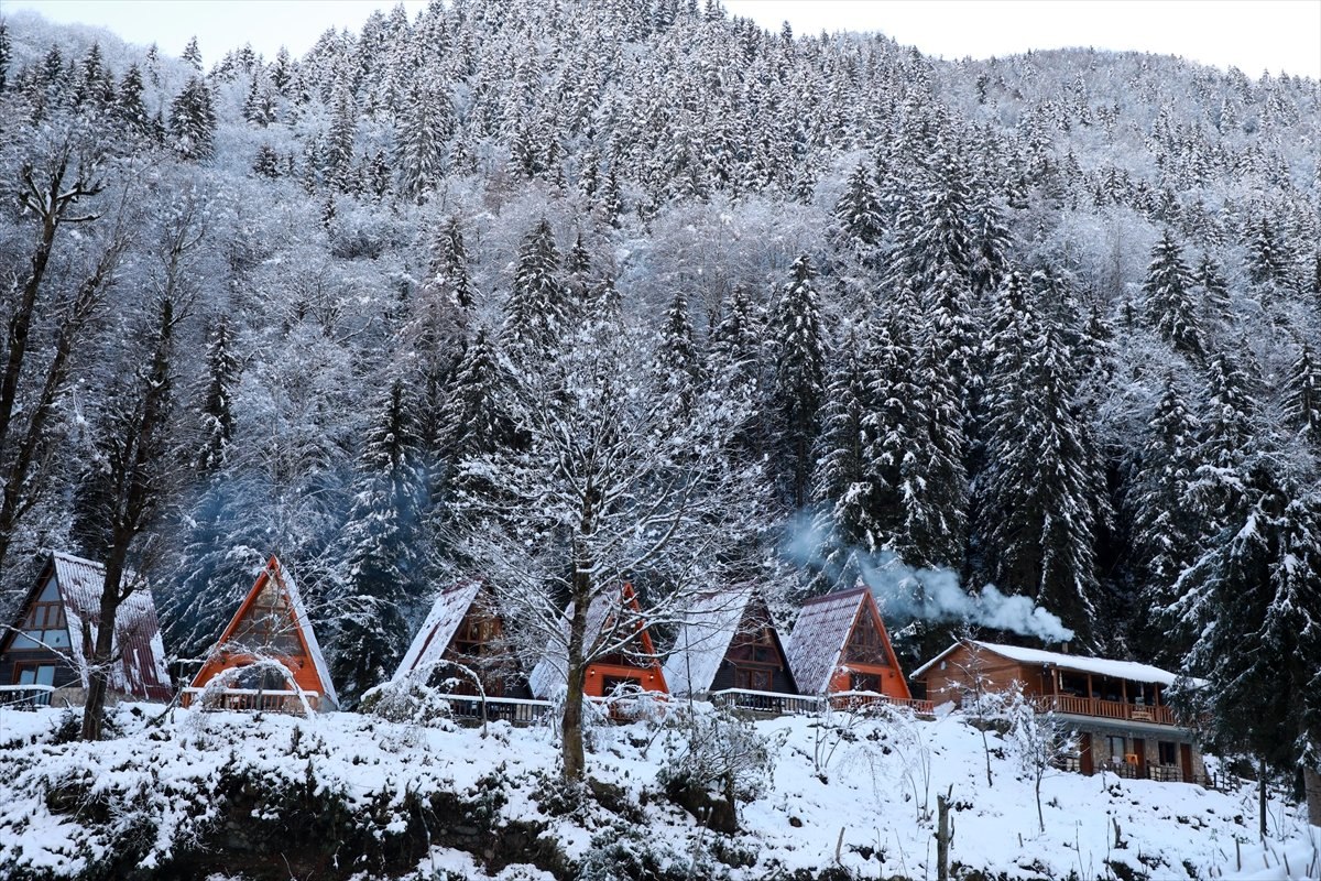 Rize'de kar yağışı sonrası güzel görüntüler oluştu