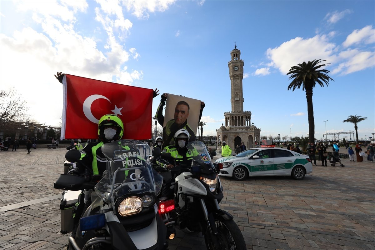 İzmir'de, şehit polis memuru Fethi Sekin için saygı turu düzenlendi