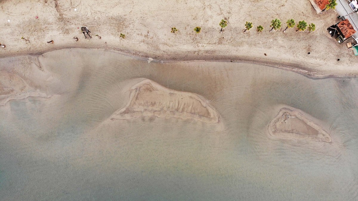 Akyaka'da deniz suyu 40 metre çekildi
