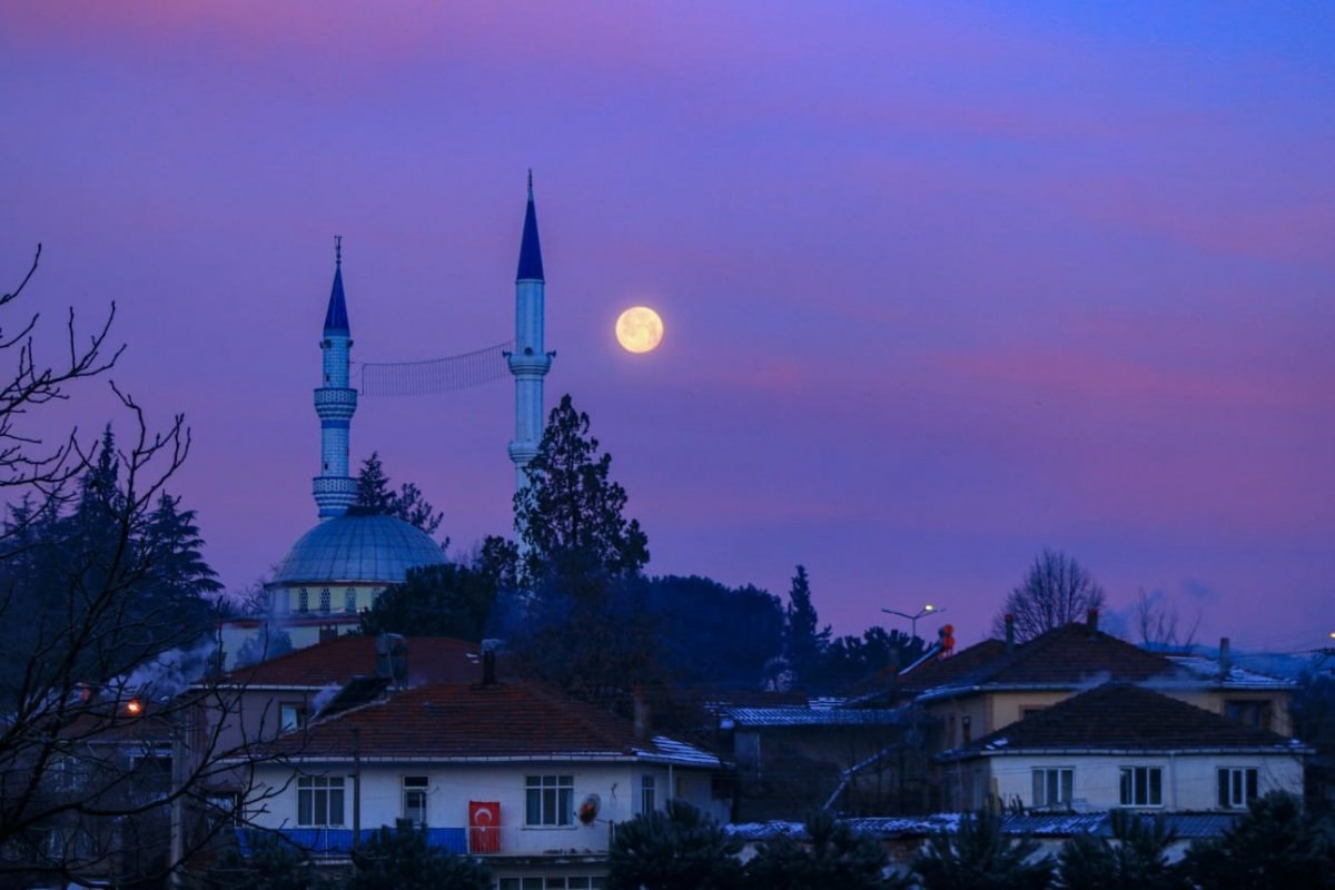 Çanakkale'de yılın ilk dolunayı görüntülendi