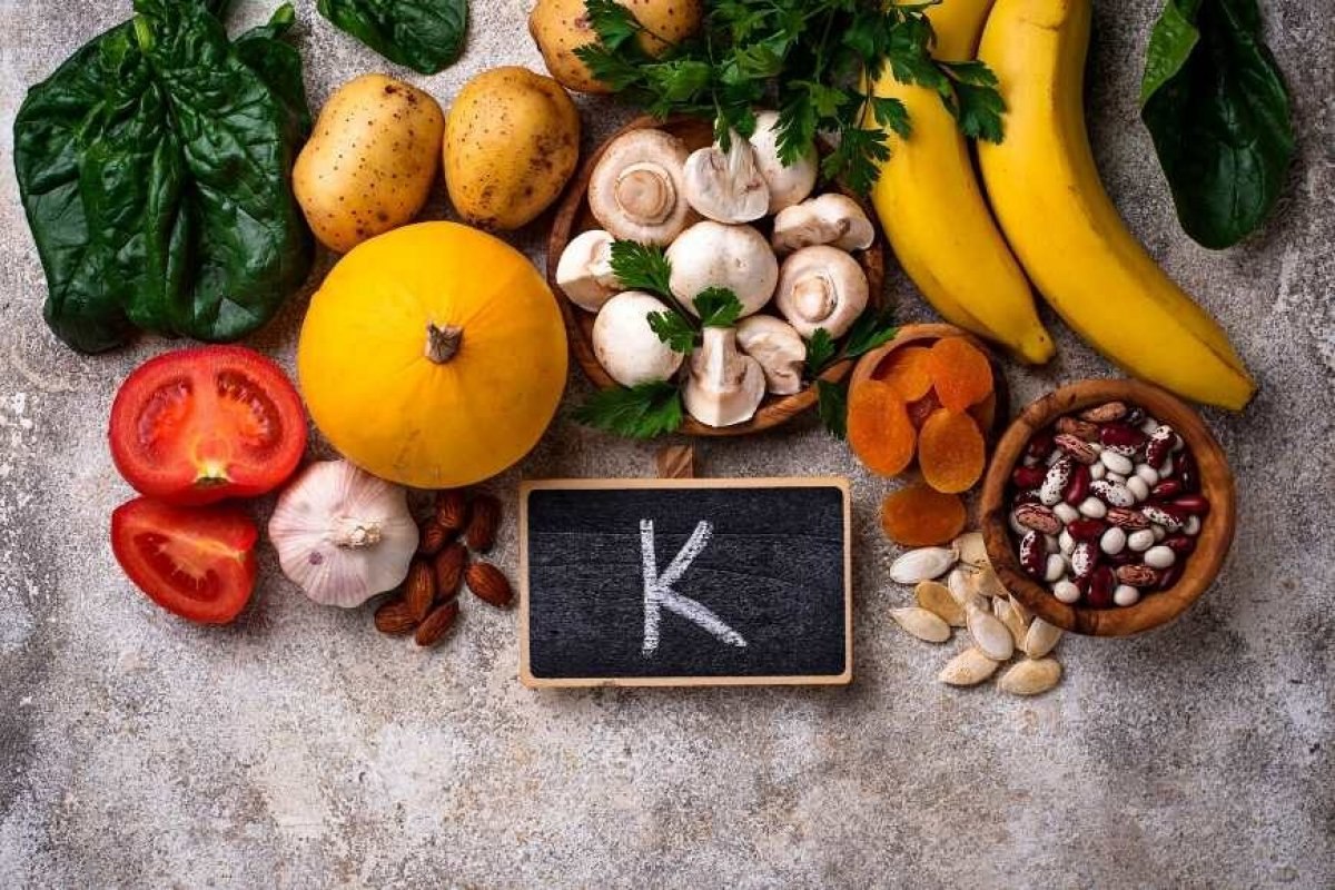K vitamini hangi besinlerde bulunur? K vitamini koronavirüse iyi gelir mi? K vitamini eksikliği belirtileri...