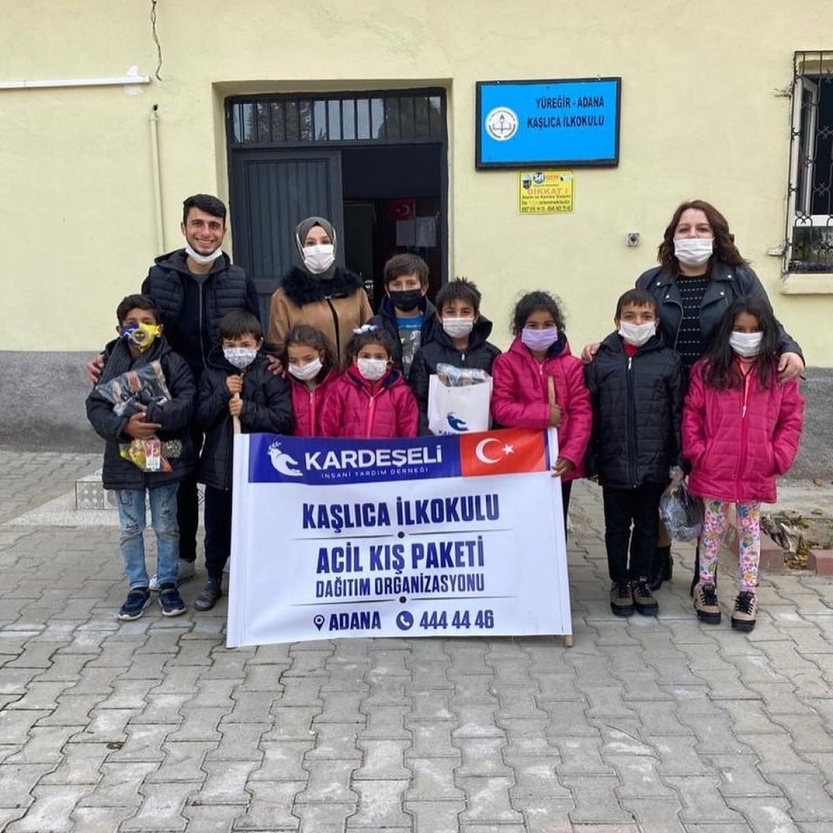 Kardeş Eli Derneği Kış Yardımları İle Kalpleri Isıtıyor