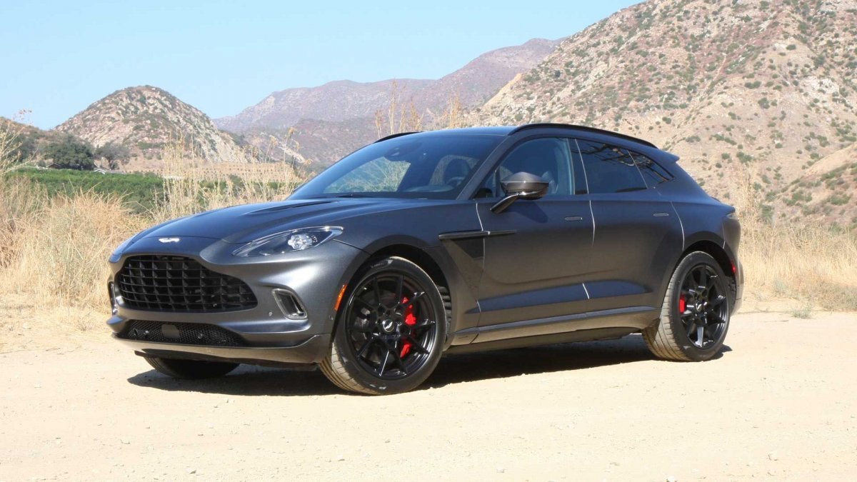 Aston Martin DBX üç yeni versiyon ile geliyor