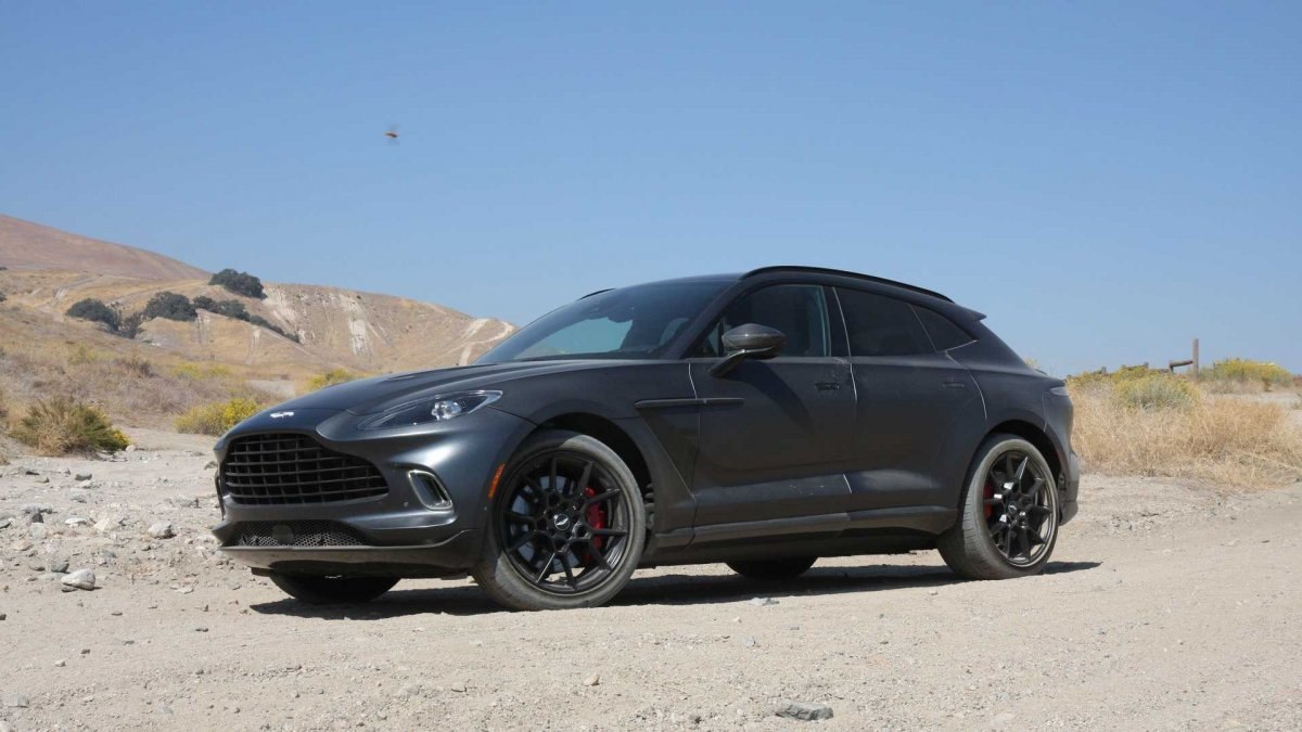 Aston Martin DBX üç yeni versiyon ile geliyor