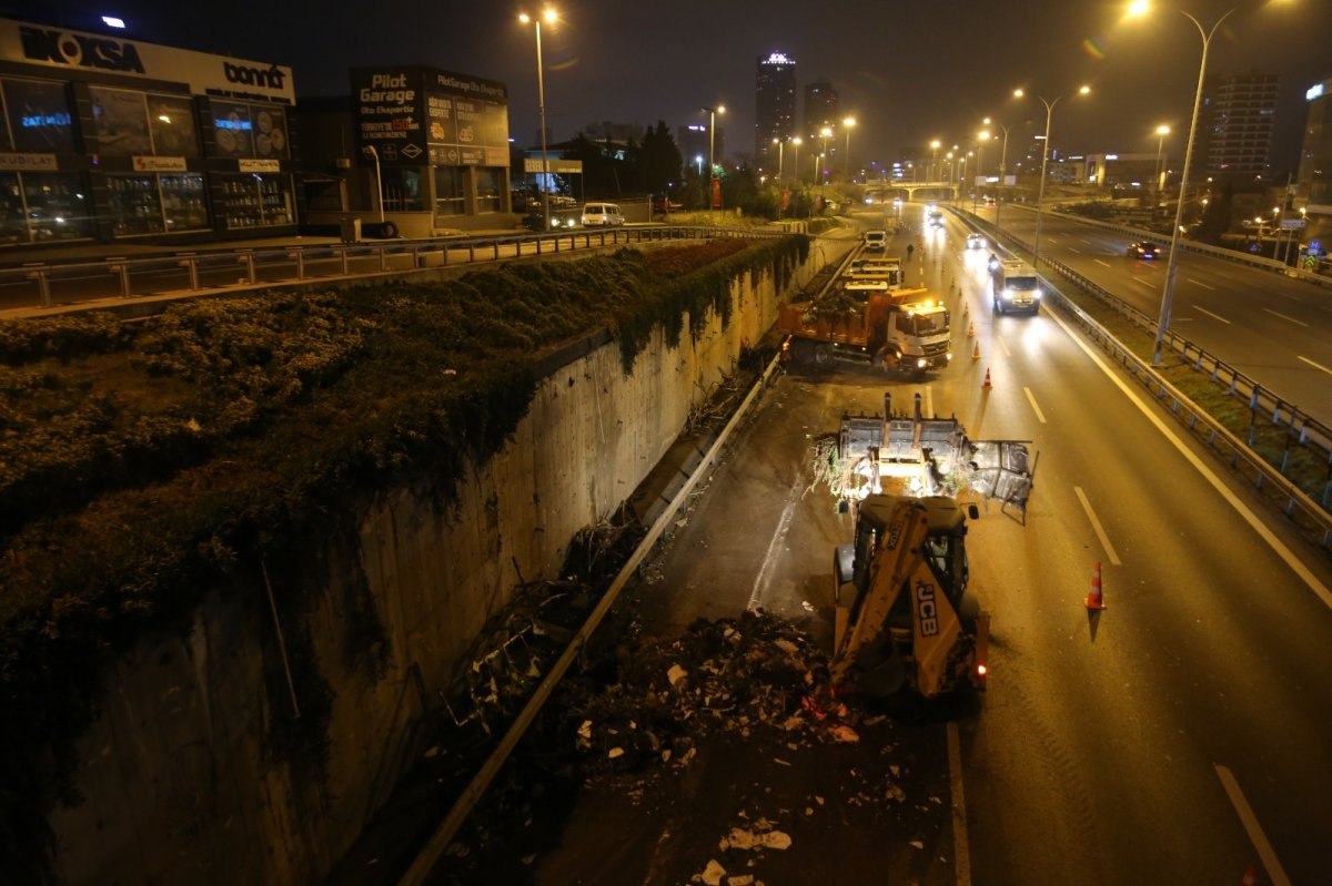 Maltepe'de dikey bahçeler söküldü