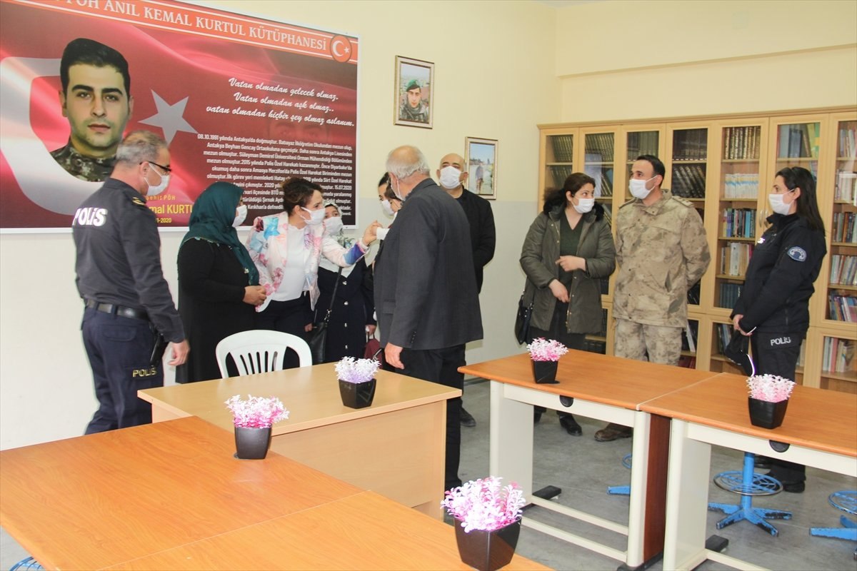 Hatay'da şehit polisin adı kütüphaneye verildi
