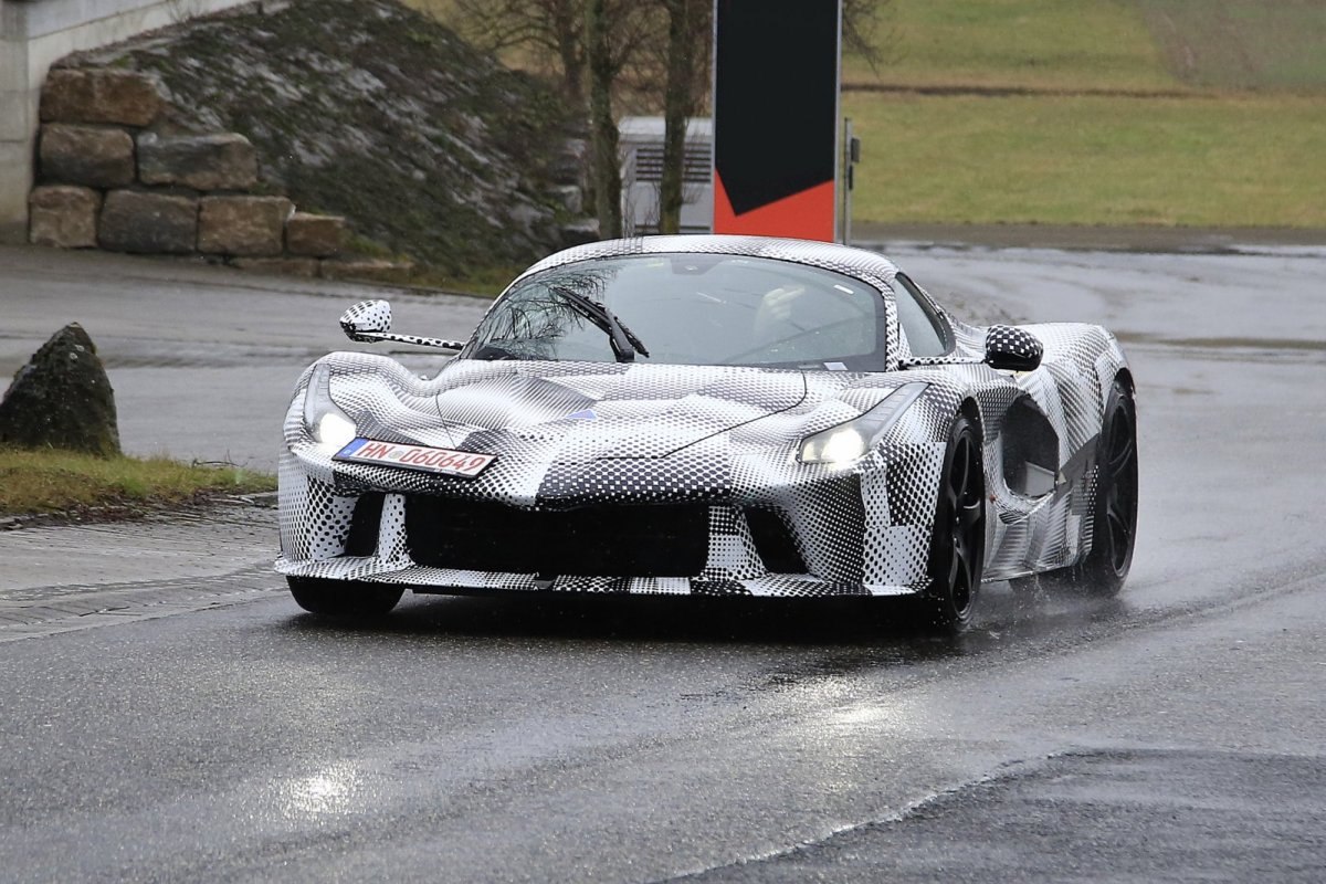 Ferrari'nin yeni hiper otomobili LaFerrari görüntülendi