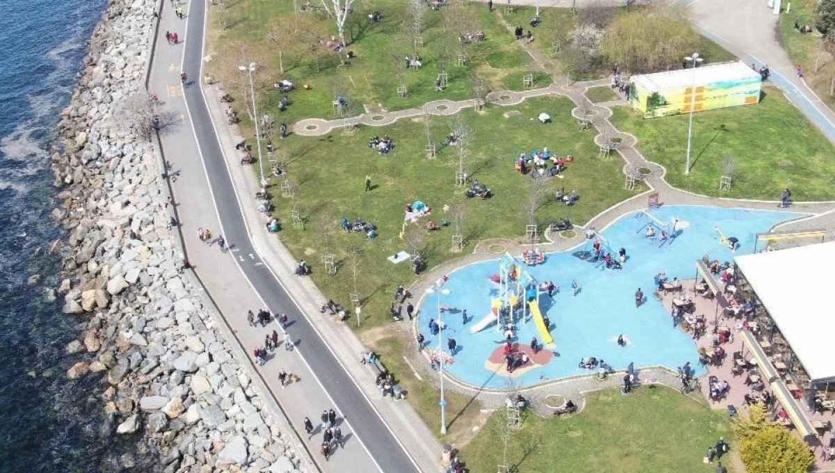 Caddebostan Sahili'nde cumartesi yoğunluğu