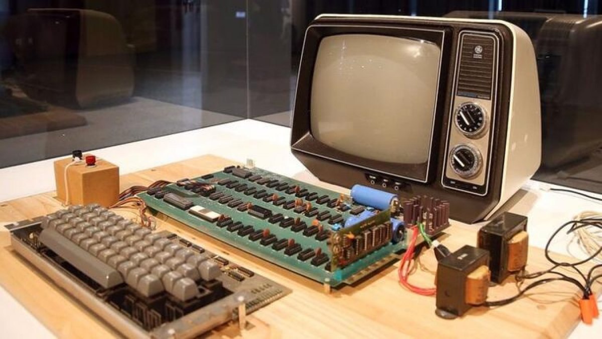 Tarihte bugün: Steve Jobs, Steve Wozniak ve Ronald Wayne Apple'ı kurdu