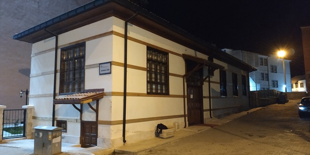 Karaman'da namaz sonrası camide mahsur kalan kişiyi polis ekipleri kurtardı