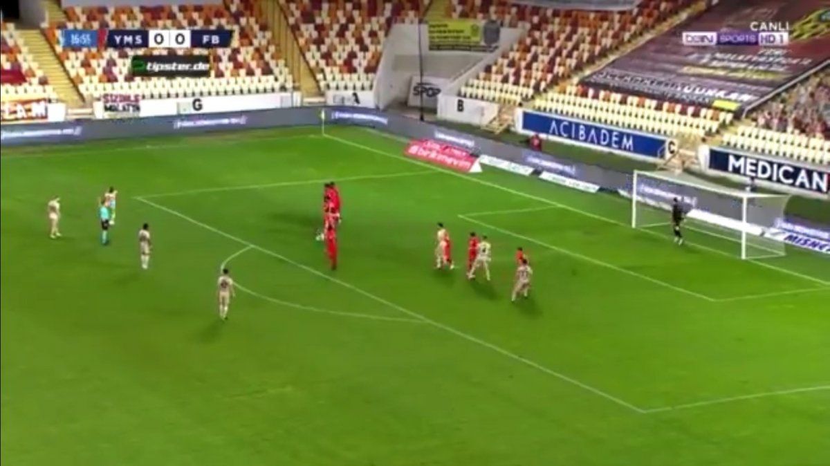 Valencia'dan şık frikik golü