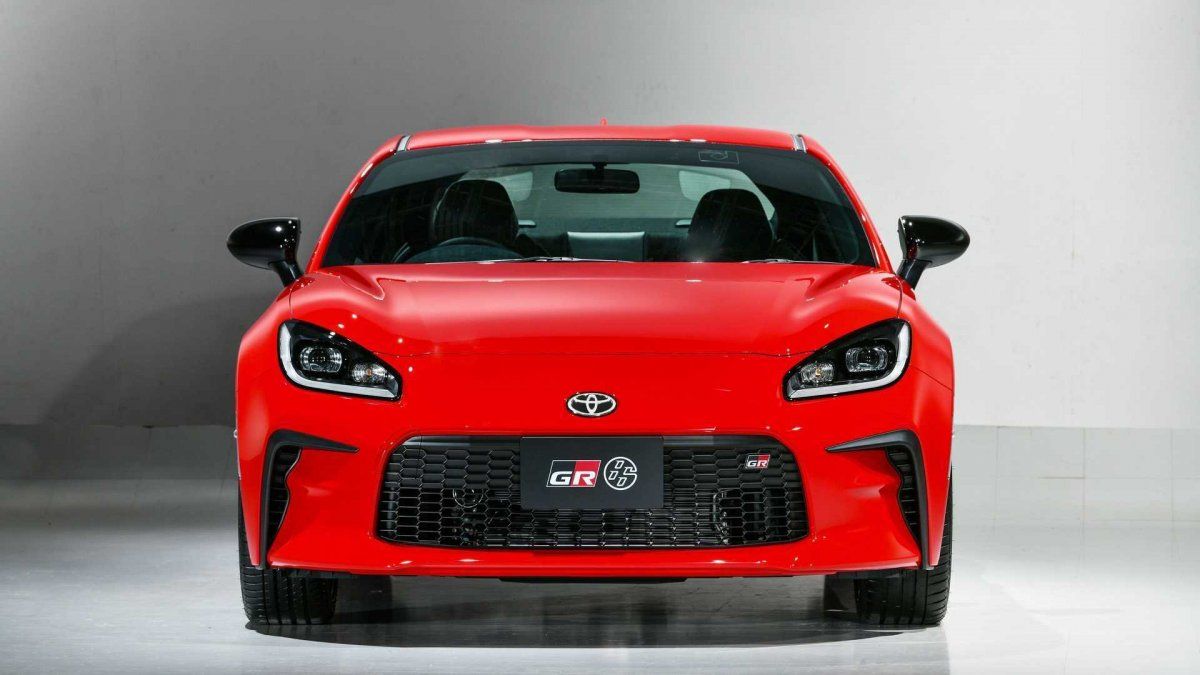 Toyota'nın yeni spor otomobili GR 86 tanıtıldı