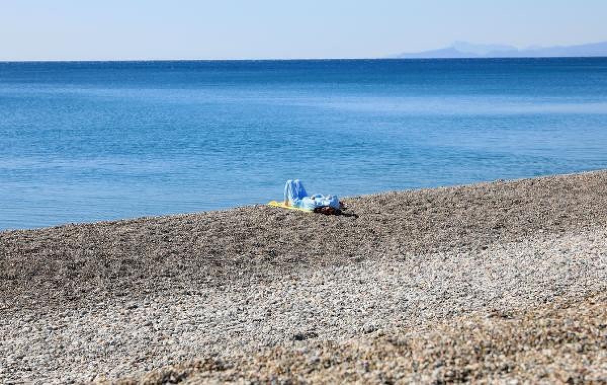 Konyaaltı’nın 11 kilometrelik sahilinde tek başına kaldı